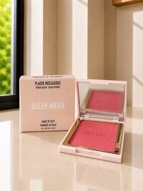 $48 New Queen Musia Hybrid Blush Portrait of an Artist 7.5g